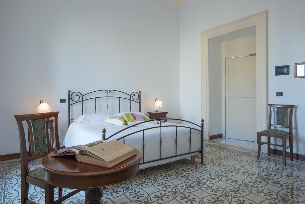 Bed and Breakfast Palazzo Scarciglia - Dimora D'Epoca Minervino di Lecce Pokoj fotografie