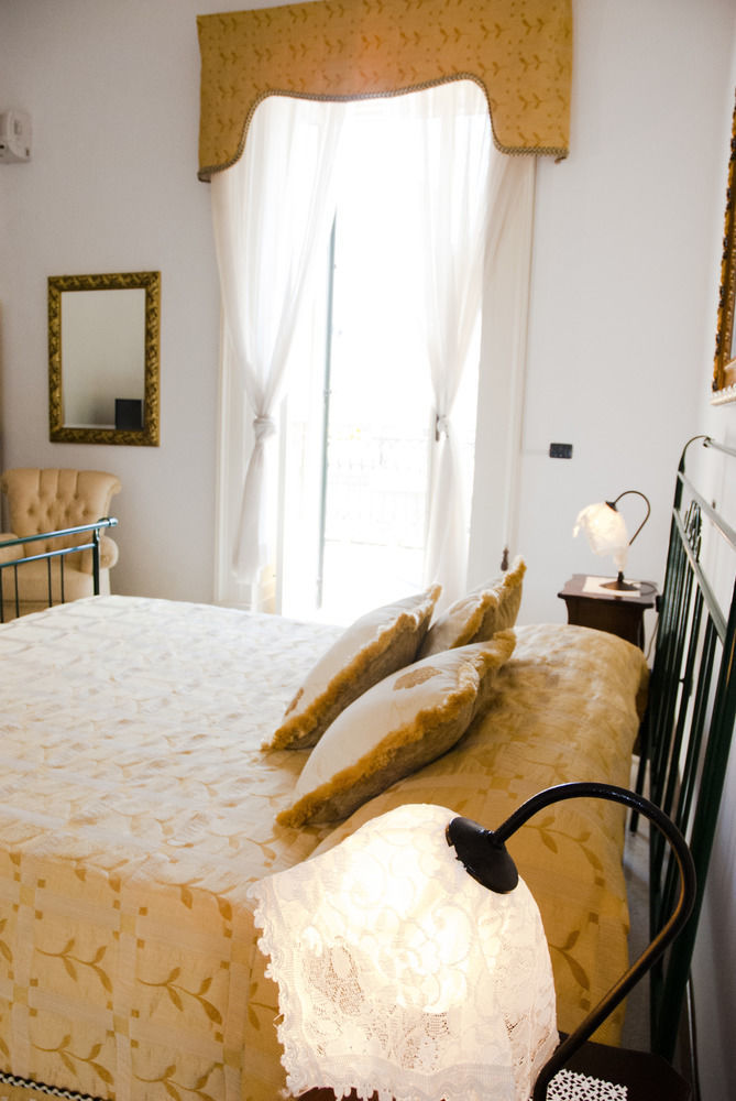 Bed and Breakfast Palazzo Scarciglia - Dimora D'Epoca Minervino di Lecce Exteriér fotografie